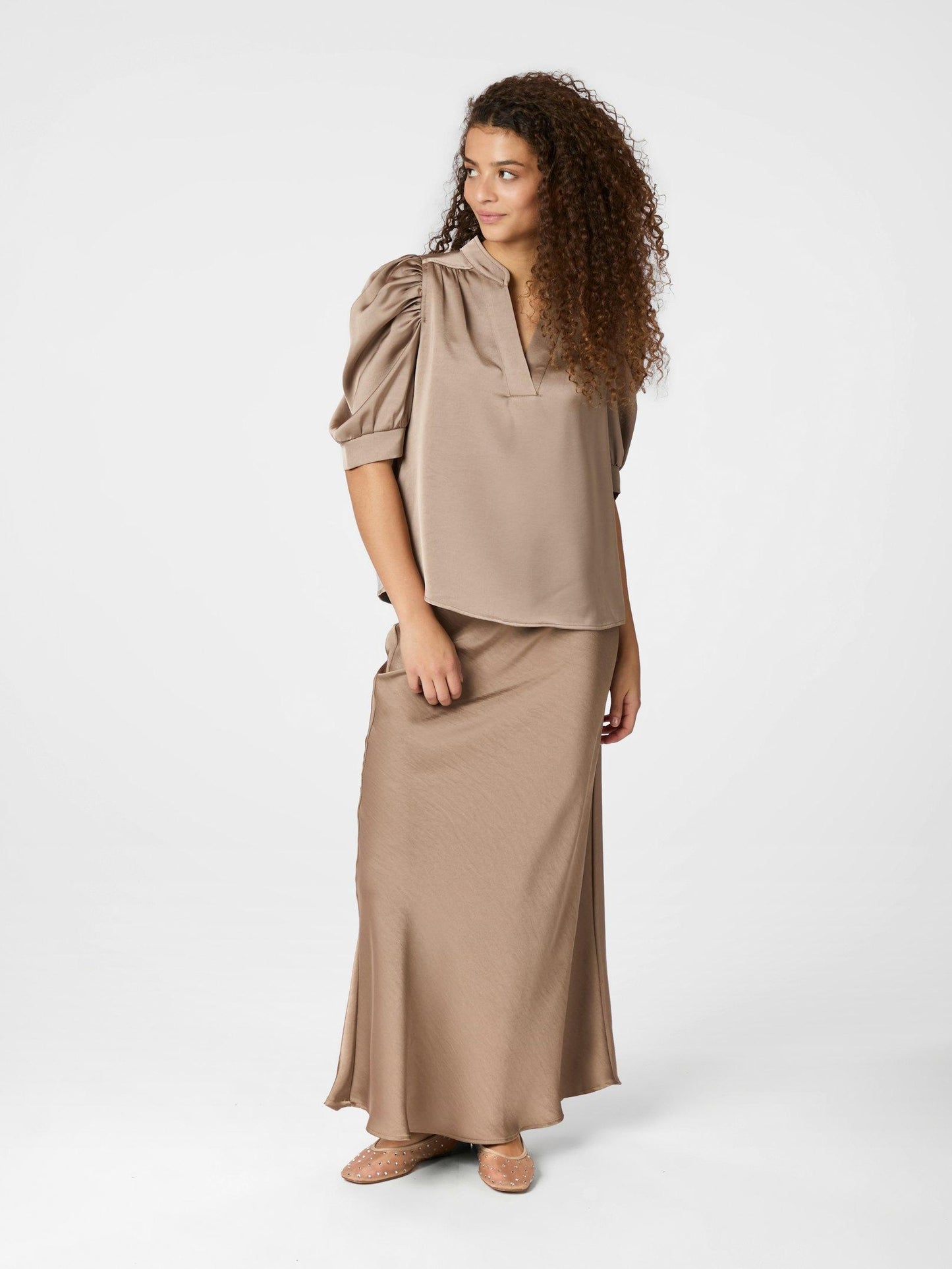 ROELLA HEAVY SATEEN BLOUSE