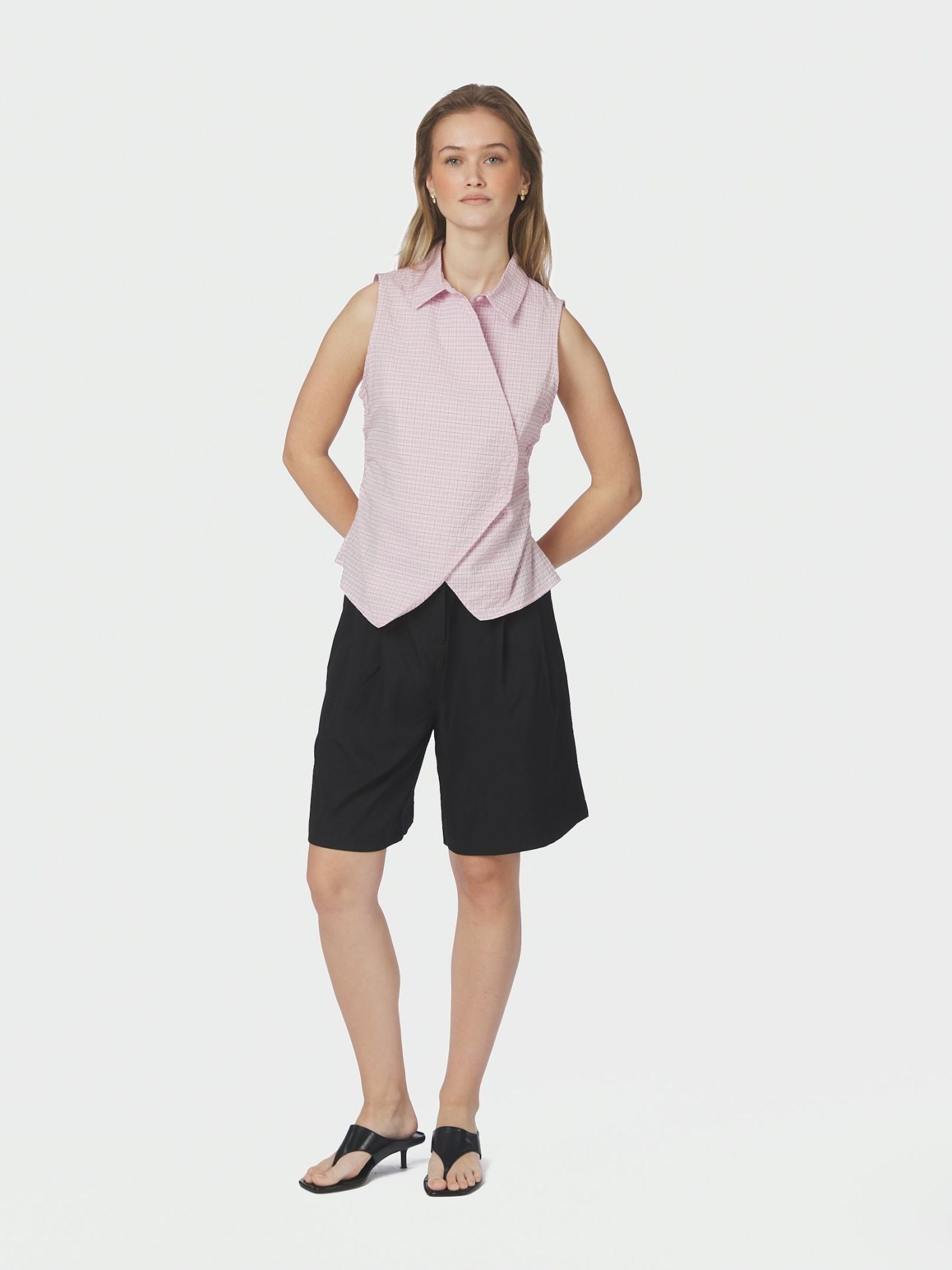 Neo_Noir-CELEST CHECK TOP