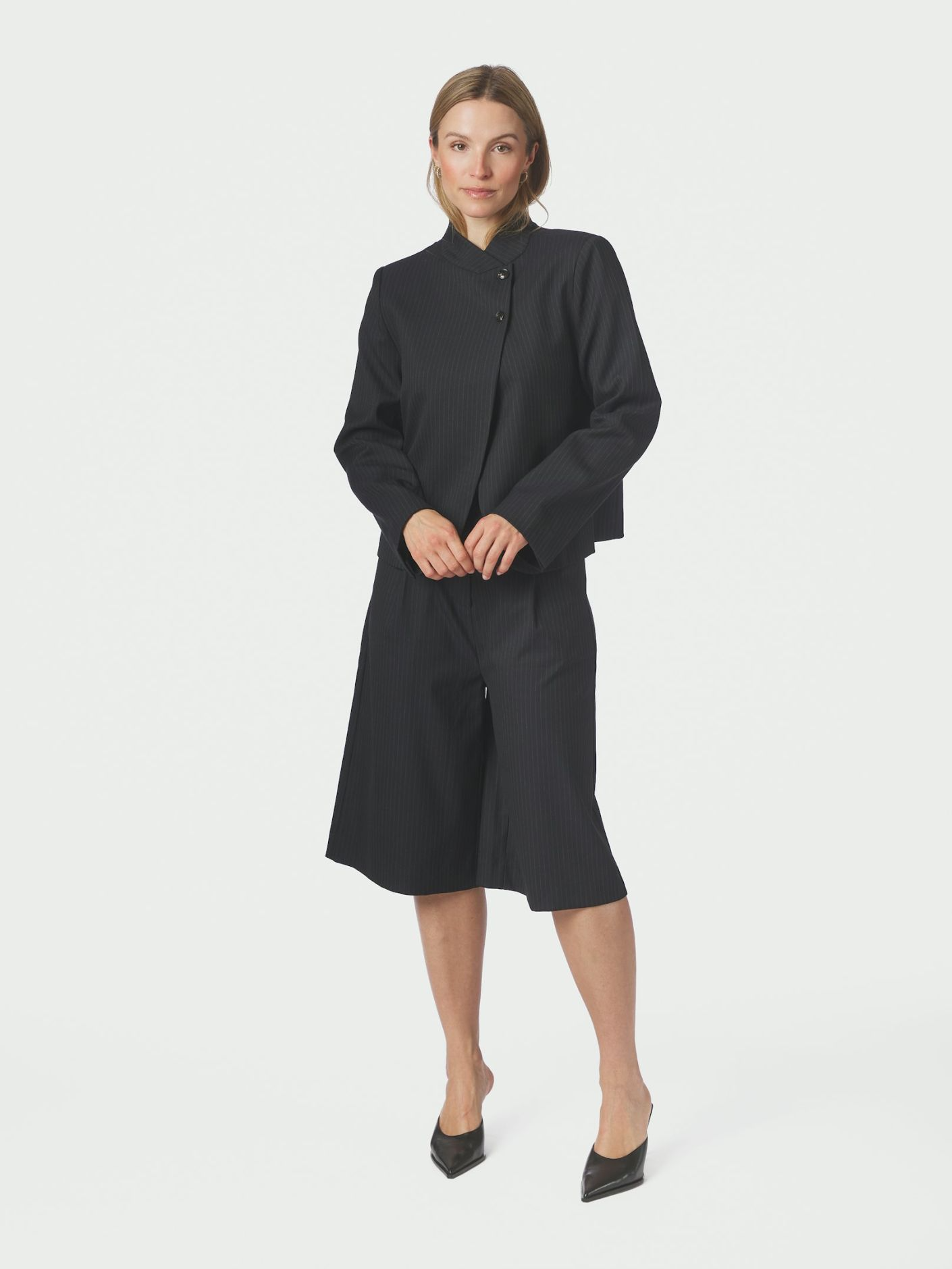 Neo_Noir-RIMA SLIM PINSTRIPE SHORTS