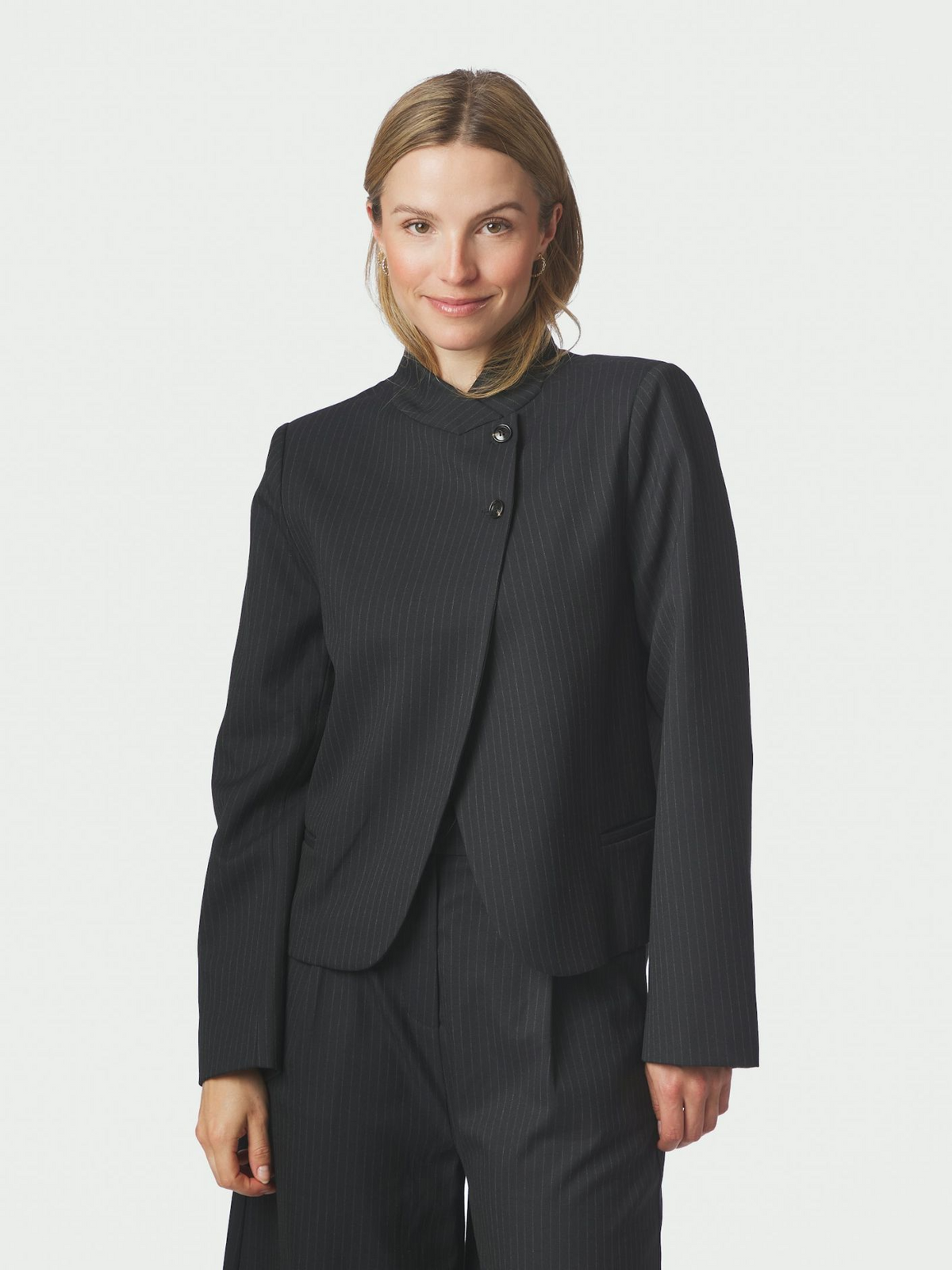 Neo_Noir-TIRIA SLIM PINSTRIPE BLAZER