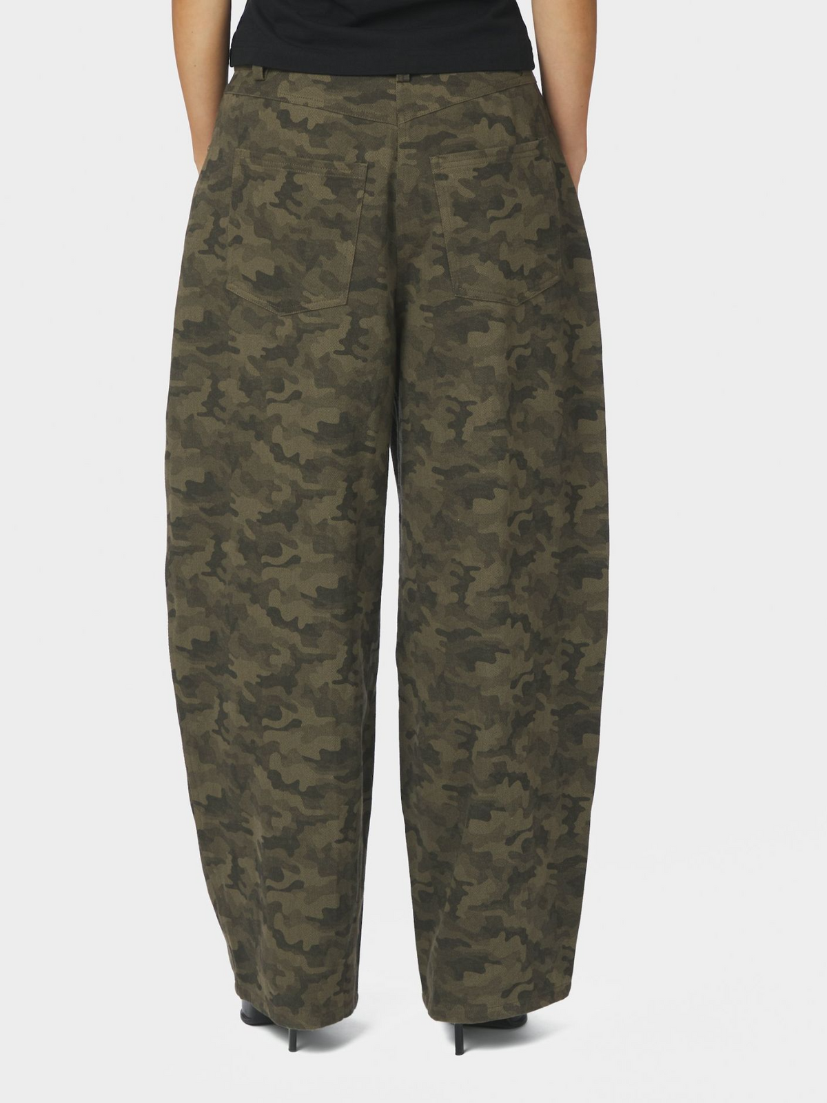 Neo_Noir-HAVEN CAMOU JEANS