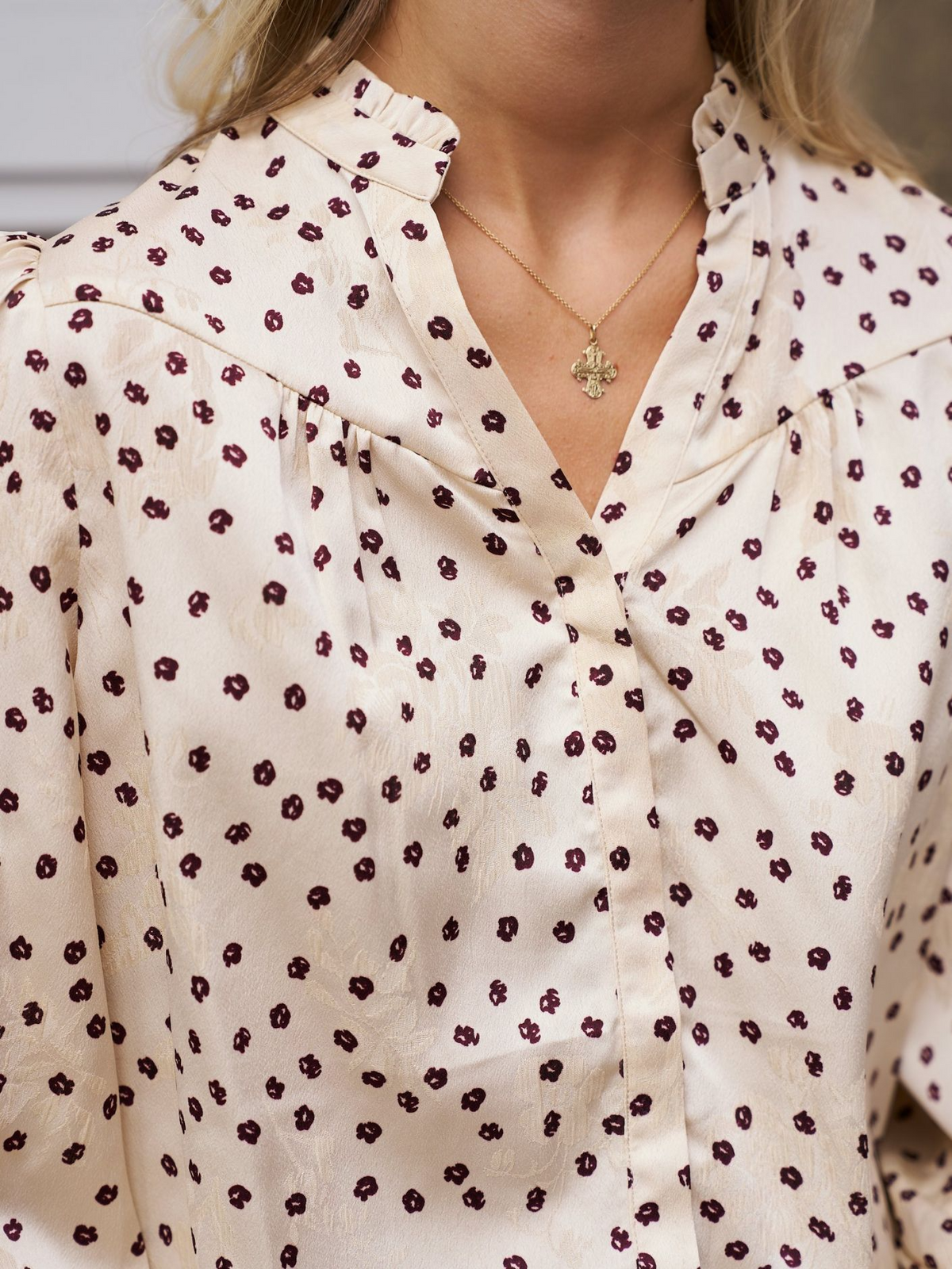 Neo_Noir-ASTRIDA FLOWER JACQUARD BLOUSE